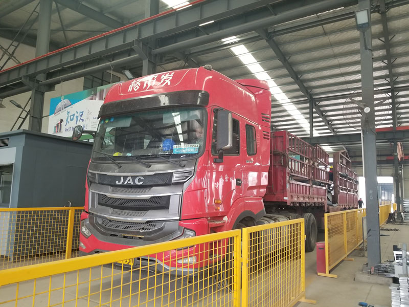 榮大候車亭廠家發(fā)往陜西仿古公交候車亭發(fā)貨案例