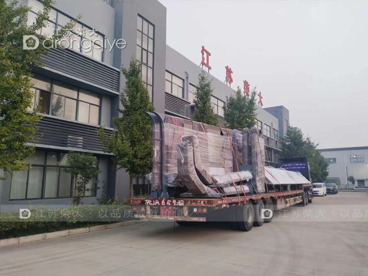 上海智能公交站臺第八批次發貨