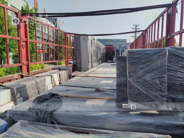 浙江智能公交站臺裝車圖片