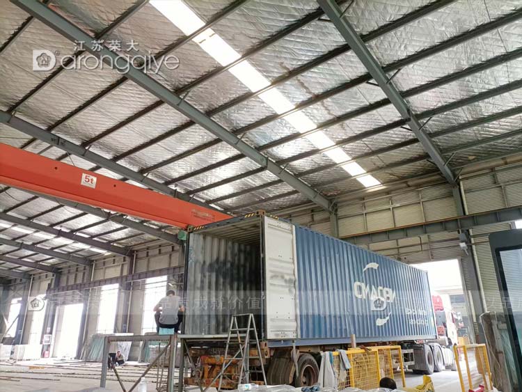 第二批智慧公交站臺正式發往德國配圖一